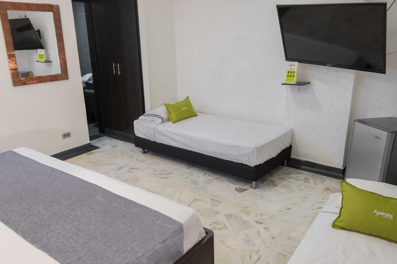 Hotel Calasanz Real Medellin Bagian luar foto